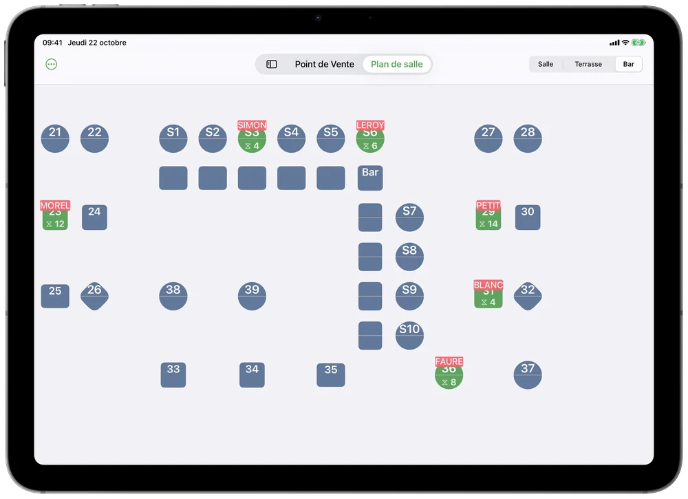 Le plan d'un bar sur iPad : un comptoir en L avec ses sièges, des tables rondes, carrées et longues, dont six occupées
